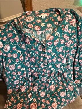 Wonderly Teal Floral Buttoned Peasant Top